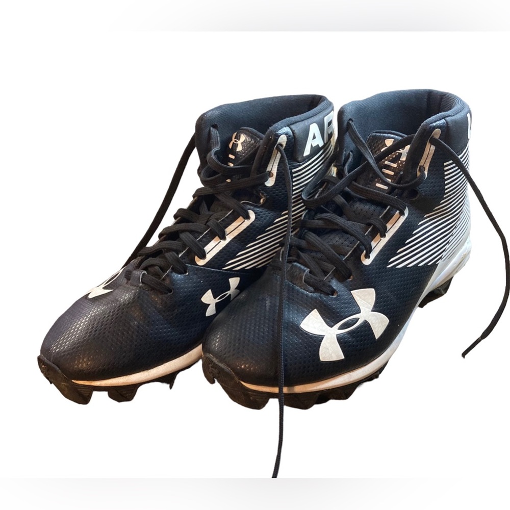 Under Armour boys football cleats 5Y